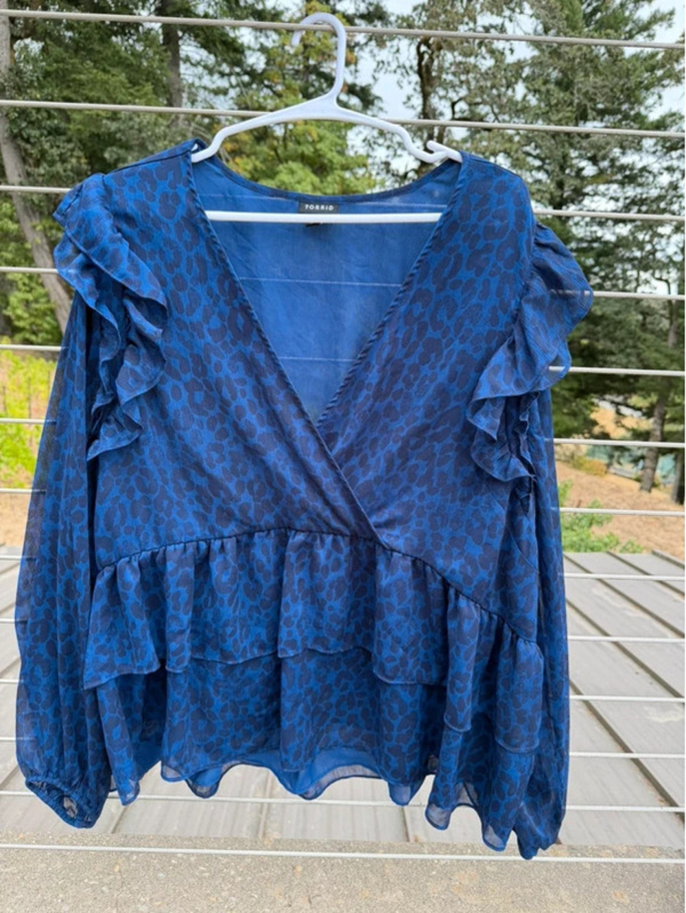 Torrid royal blue leopard print ruffle blouse size 3